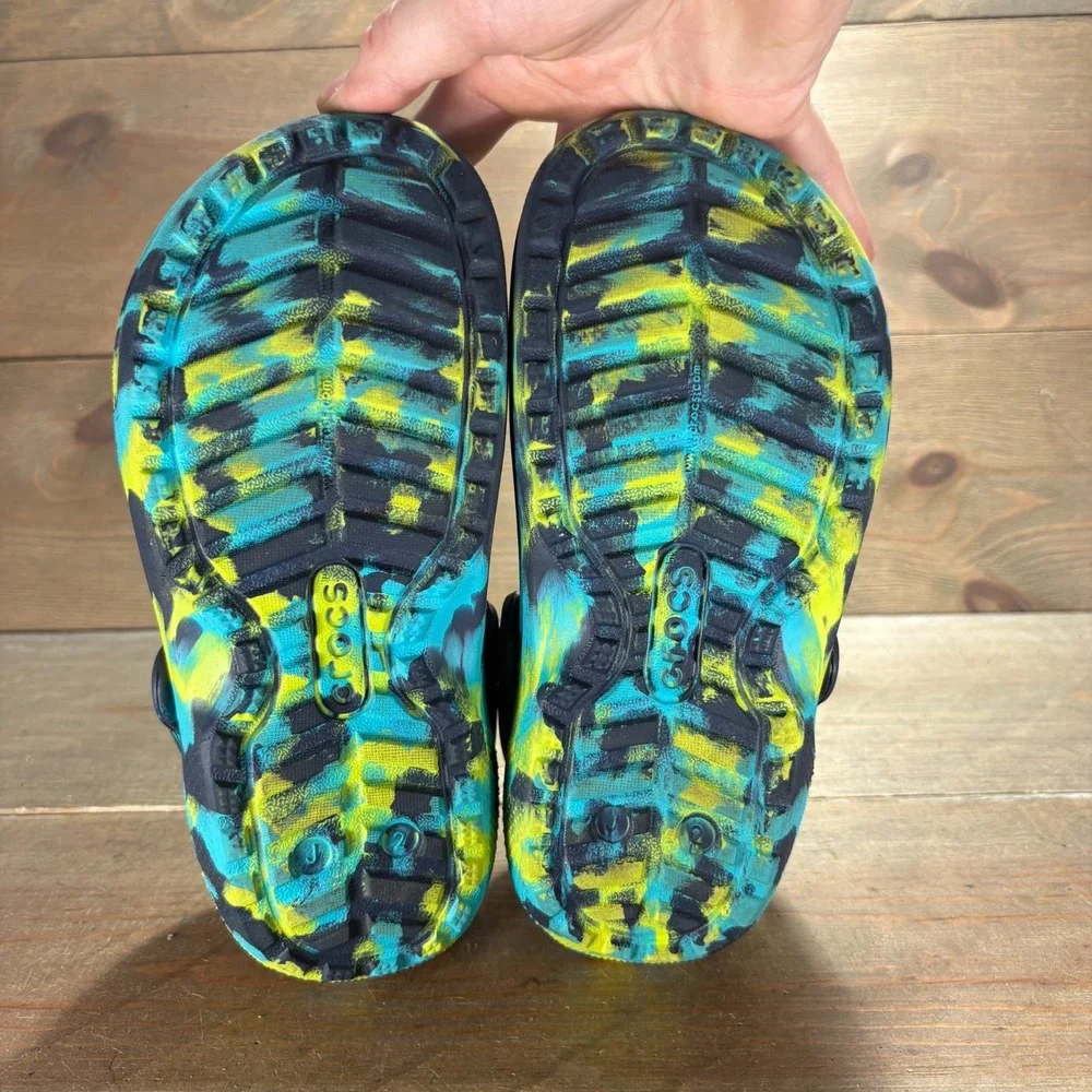 Crocs Classic Boys size 2 shoes Multicolor tie dye lined slippers Lined Clog